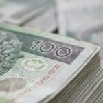 dużo banknotów 100 złotowych