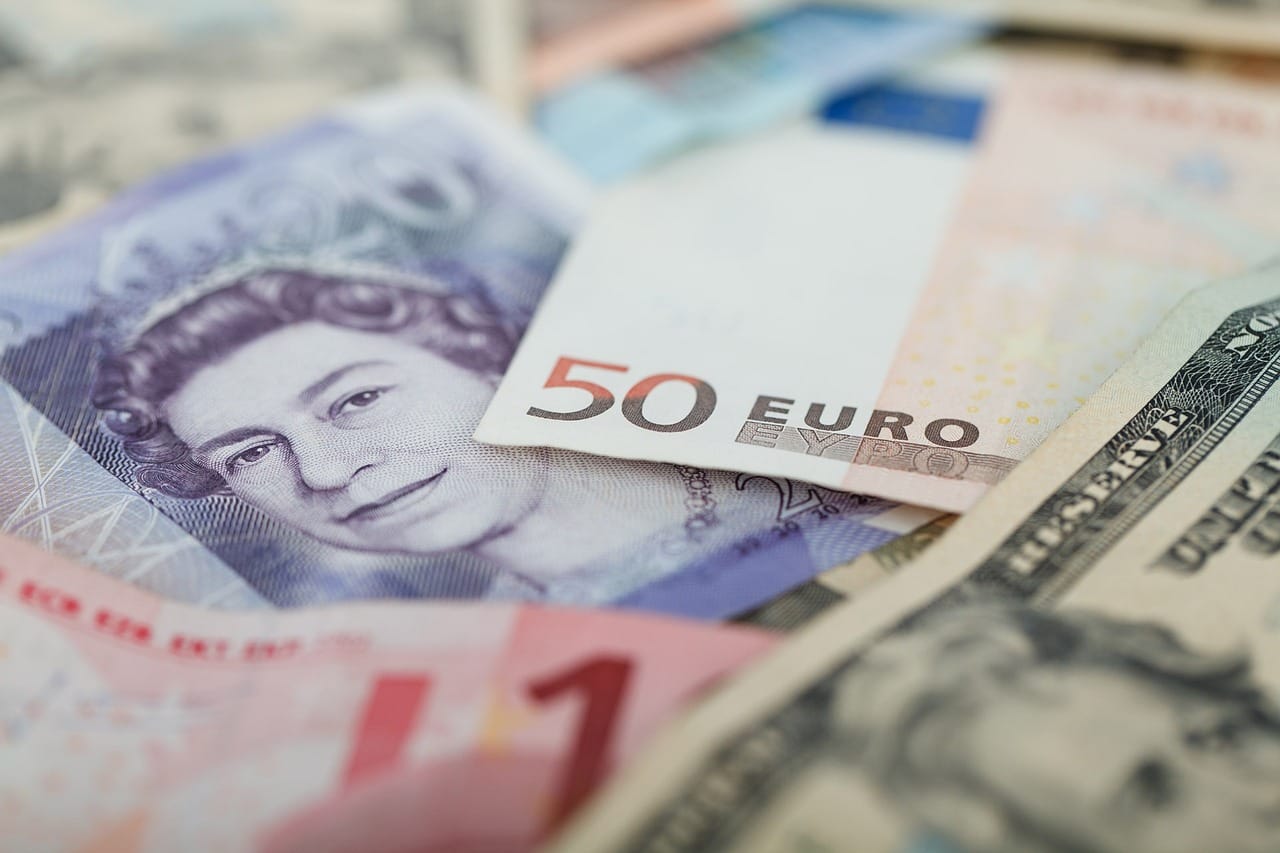 Karta wielowalutowa – wygodne rozwiązanie, które nie wymaga posiadania konta w walucie