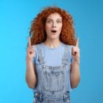 młoda dziewczyna, zaskoczona